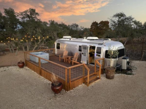 Airstream Getaway - Hot Tub & Fire Pit